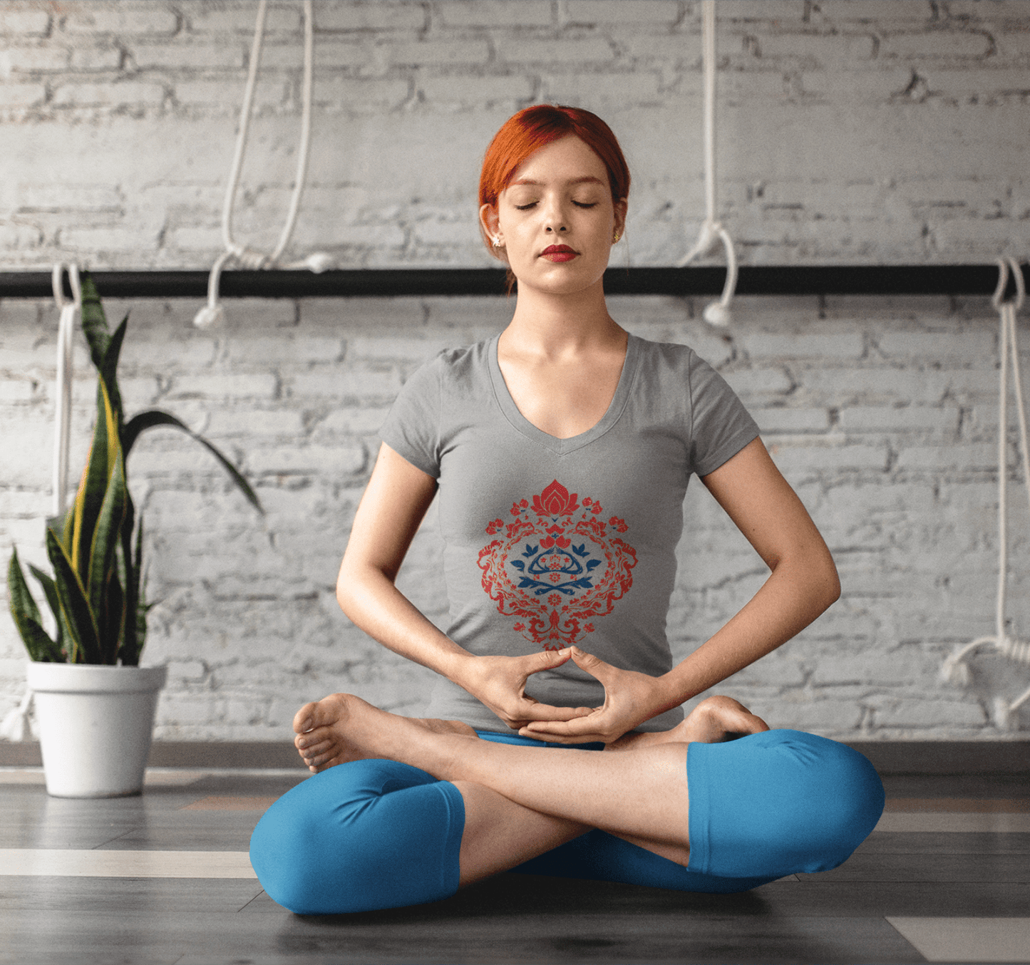 Cosima V-neck T-shirt Yoga Wellness for Women